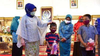 IOM dan Lies F Nurdin Serahkan Bantuan Masker Untuk Anak-anak