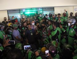 Driver Gojek Gelar Aksi di Kantor DPRD Sulsel