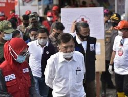 Jusuf Kalla Kunjungi Korban Banjir Bandang di Masamba