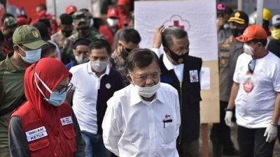 Jusuf Kalla Kunjungi Korban Banjir Bandang di Masamba