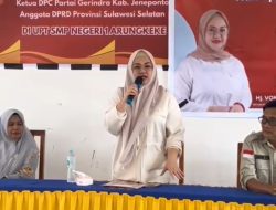 Vonny Ameliani Serahkan Beasiswa PIP Perdana di Jeneponto