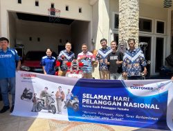 Peringati Harpelnas, Direksi dan Managemen YIMM Bersama PT SJAM Berikan Pelayanan Langsung ke Konsumen Yamaha