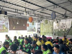 Donatur ‘Bersedekah_id’ Kembali Gelar Makan Gratis untuk Ojol dan Kaum Dhuafa