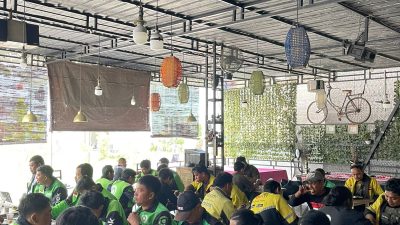 Donatur ‘Bersedekah_id’ Kembali Gelar Makan Gratis untuk Ojol dan Kaum Dhuafa