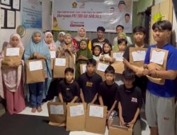 Meski di Tanah Suci, Ketua TIDAR Sulsel Tetap Berbagi Baju Lebaran untuk Anak Panti